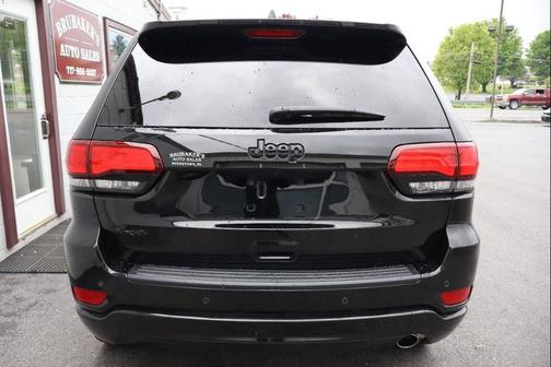 Black 2021 Jeep Grand Cherokee Laredo