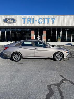 2024 Hyundai ELANTRA SEL