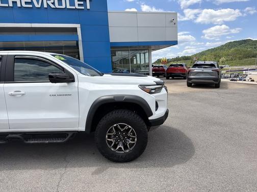 Summit White 2024 Chevrolet Colorado 4WD ZR2