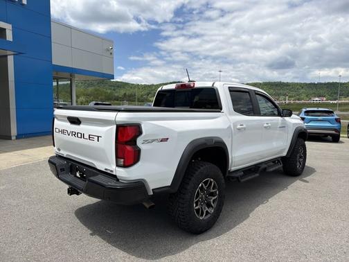 Summit White 2024 Chevrolet Colorado 4WD ZR2
