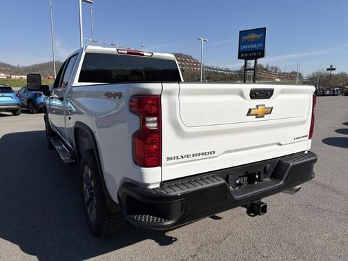 Summit White 2026 Chevrolet Silverado 2500 Custom