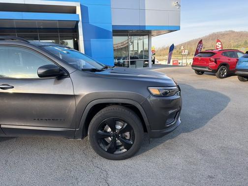 Granite Crystal Metallic Clearcoat 2019 Jeep Cherokee Altitude