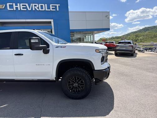 Summit White 2026 Chevrolet Silverado 2500 ZR2
