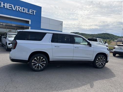 Polar White Tricoat 2026 Chevrolet Suburban High Country