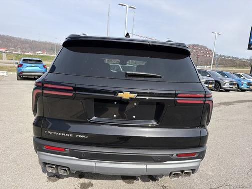 Mosaic Black Metallic 2026 Chevrolet Traverse AWD LT