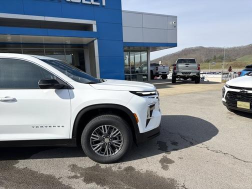 Summit White 2026 Chevrolet Traverse AWD LT