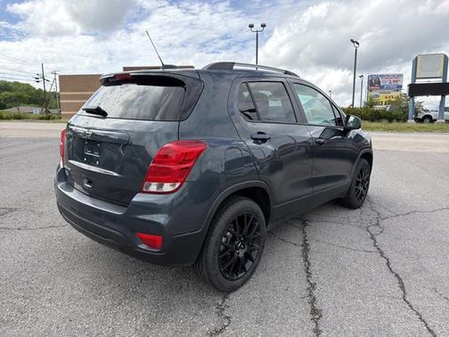 Shadow Gray Metallic 2022 Chevrolet Trax LT