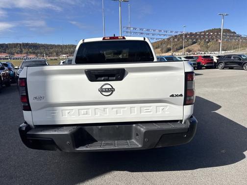 2022 Nissan Frontier S