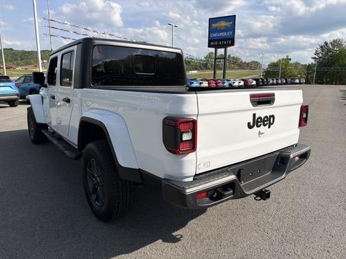 Bright White Clearcoat 2024 Jeep Gladiator Sport S