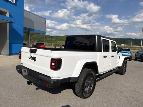 Bright White Clearcoat 2024 Jeep Gladiator Sport S