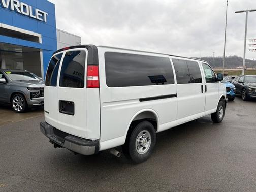 2025 Chevrolet Express 3500 LS