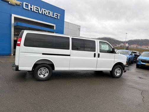 2025 Chevrolet Express 3500 LS