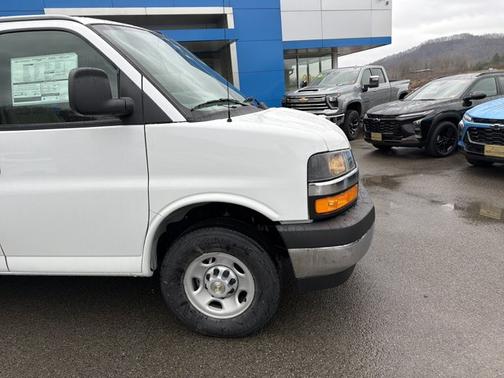 2025 Chevrolet Express 3500 LS