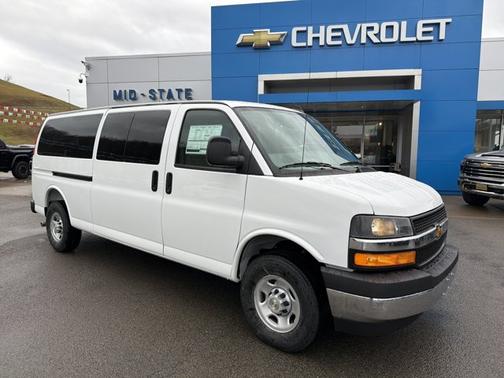 2025 Chevrolet Express 3500 LS