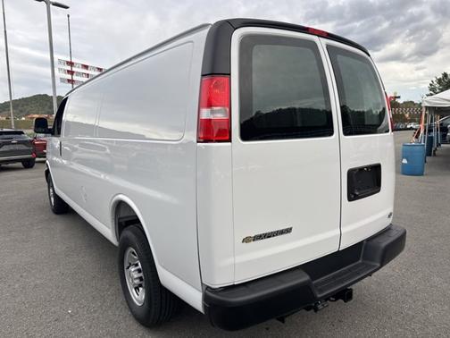 2025 Chevrolet Express 2500 