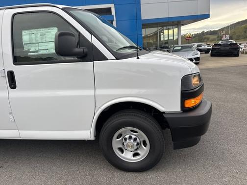 2025 Chevrolet Express 2500 