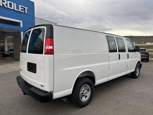 2025 Chevrolet Express 2500 