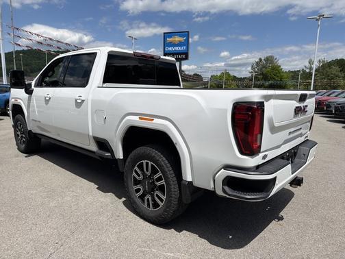 Summit White 2023 GMC Sierra 2500 AT4