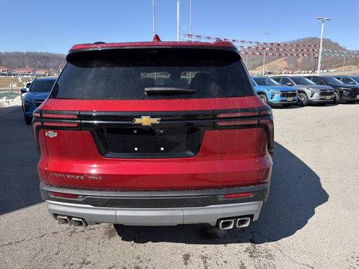 Radiant Red Tintcoat 2026 Chevrolet Traverse AWD LT