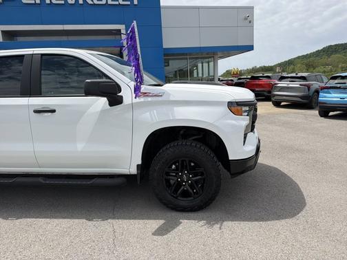 Summit White 2023 Chevrolet Silverado 1500 Custom Trail Boss