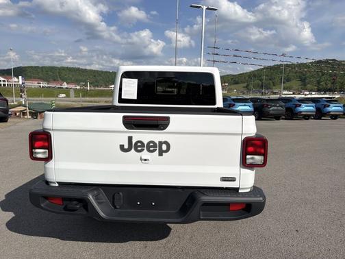 Bright White Clearcoat 2023 Jeep Gladiator Overland