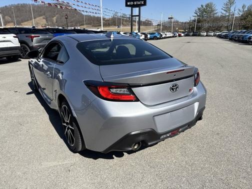 2023 Toyota GR86 2DR MT