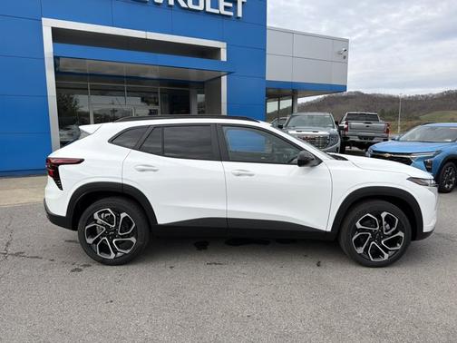 Summit White 2026 Chevrolet Trax 2RS