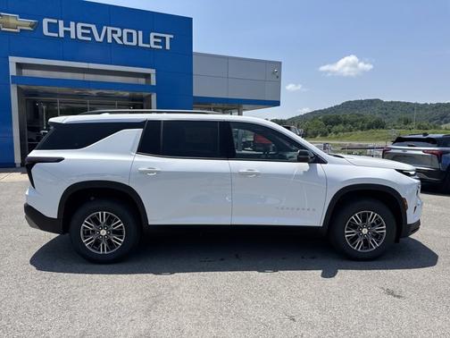 2025 Chevrolet Traverse AWD LT