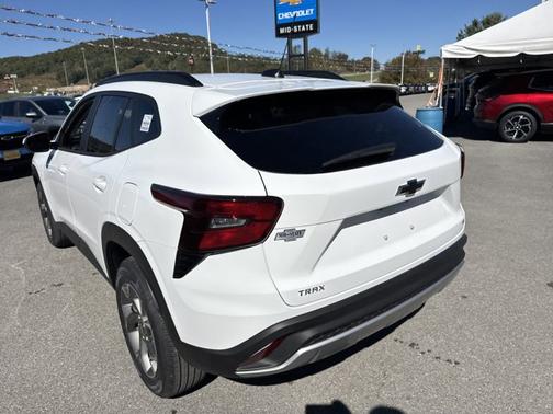 Summit White 2026 Chevrolet Trax LT