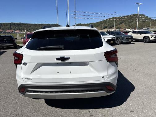 Summit White 2026 Chevrolet Trax LT