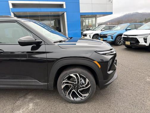 Mosaic Black Metallic 2026 Chevrolet Trailblazer RS
