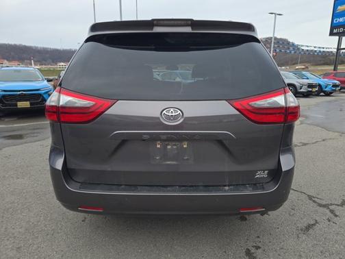 2020 Toyota Sienna XLE Premium