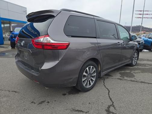 2020 Toyota Sienna XLE Premium