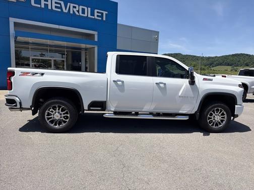 Summit White 2026 Chevrolet Silverado 2500 LT