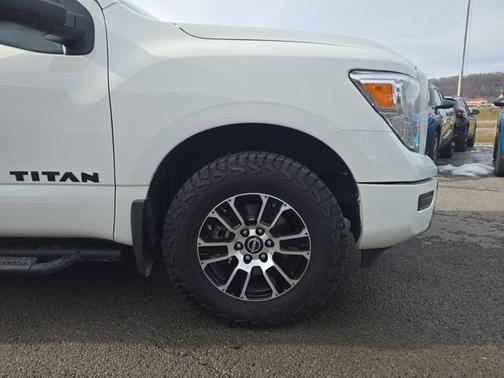 2023 Nissan Titan SV