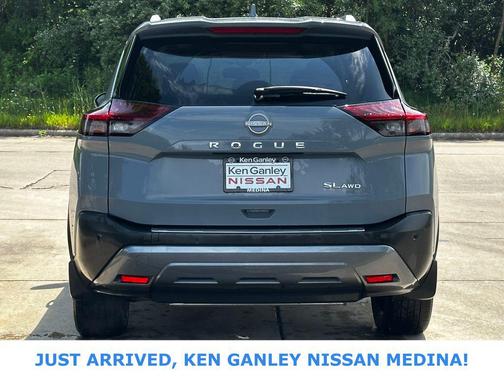 Boulder Gray Pearl 2023 Nissan Rogue SL