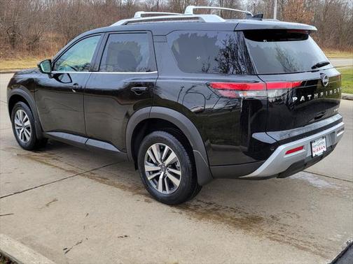 2025 Nissan Pathfinder SL 4WD