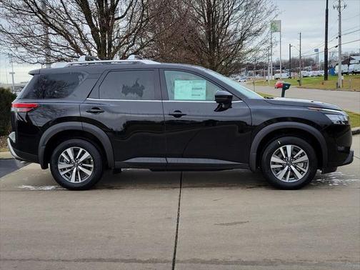 2025 Nissan Pathfinder SL 4WD