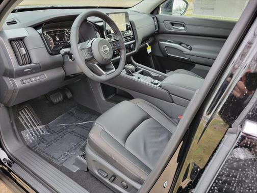 2025 Nissan Pathfinder SL 4WD
