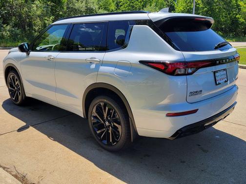 Alpine Frost 2026 Nissan Rogue Platinum