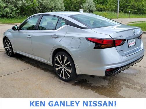 2022 Nissan Altima SR Intelligent AWD