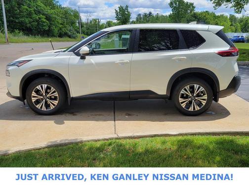 Pearl White Tricoat 2023 Nissan Rogue SV