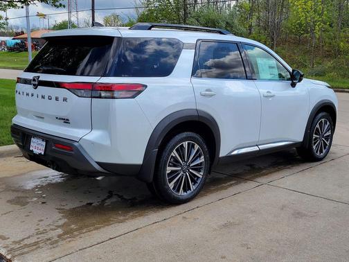 Everest White Pearl Tricoat 2026 Nissan Pathfinder Platinum