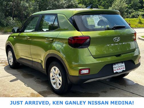 Green Apple 2022 Hyundai VENUE SE