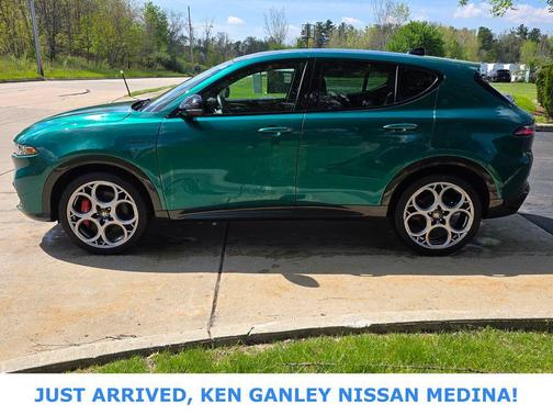 Verde Fangio Metallic 2024 Alfa Romeo Tonale Veloce EAWD