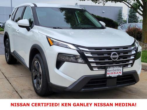 Everest White Pearl 2025 Nissan Rogue SV