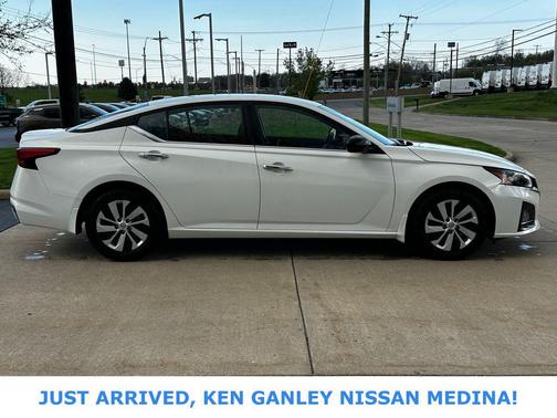 Glacier White 2025 Nissan Altima S FWD