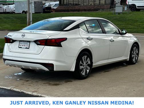 Glacier White 2025 Nissan Altima S FWD