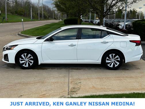 Glacier White 2025 Nissan Altima S FWD