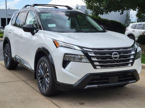 Everest White Pearl/Super Black 2026 Nissan Rogue Platinum